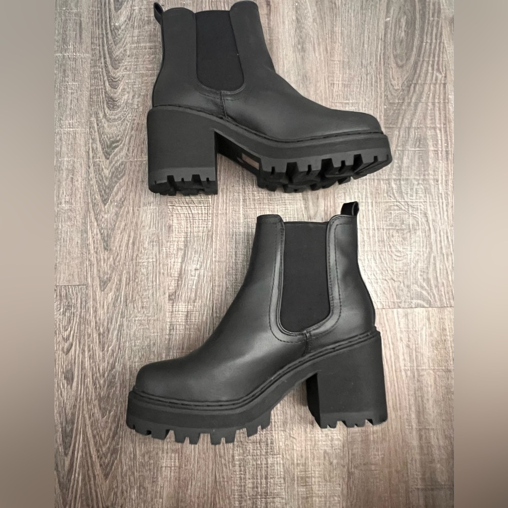 NWB Black Thick Heel Platform Boots Size 39🖤